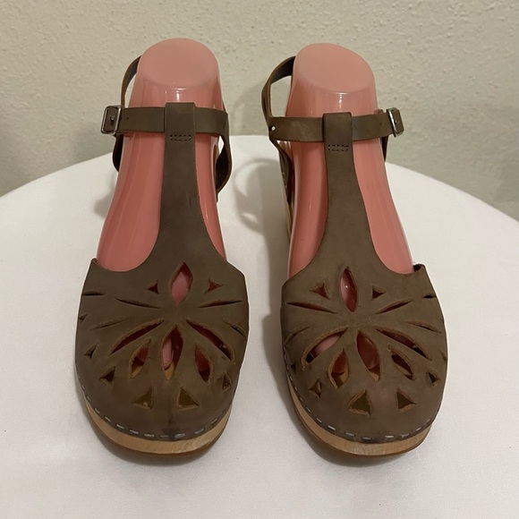 Swedish Hasbeens Wood Clogs Sandals Natural Tan Leather Buckle Shoes sz 40 - Picture 2 of 11